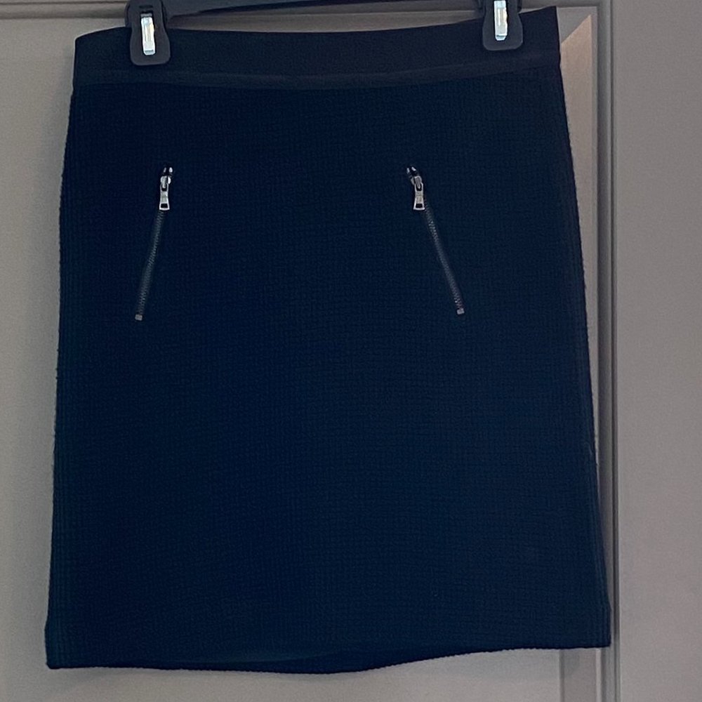 Ann Taylor Black Textured Skirt w Zippers sz4